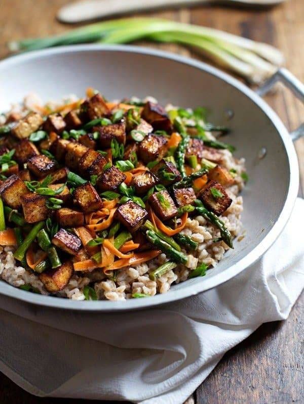 Honey Ginger Tofu and Veggie Stir Fry - veg-friendly, gluten free, 400 cals, YUMMY. | pinchofyum.com
