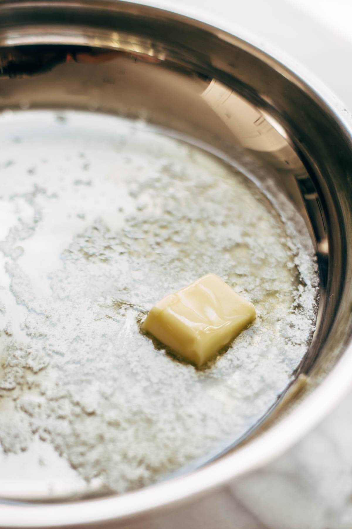 Chicken Piccata - you won't believe how easy this recipe is! Perfect with a green salad and grilled bread for soaking up all the extra sauce. | pinchofyum.com Chicken Piccata - you won't believe how easy this recipe is! Perfect with a green salad and grilled bread for soaking up all the extra sauce. | pinchofyum.com