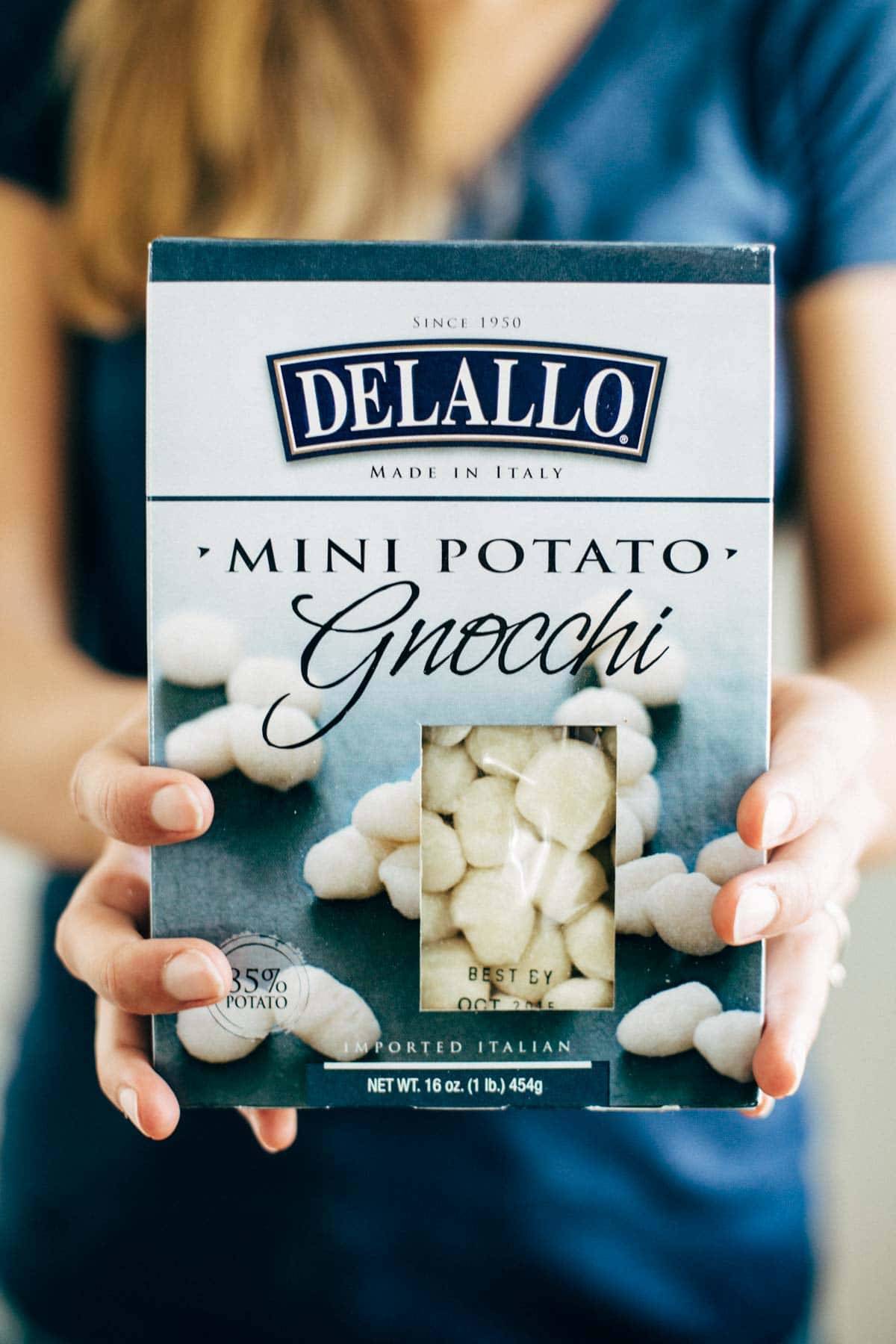 Mushroom Gnocchi with Walnut Pesto and Arugula - a vegetarian bowl that's made with familiar ingredients. Comes together in 30 minutes or less! | pinchofyum.com Mushroom Gnocchi with Walnut Pesto and Arugula - a vegetarian bowl that's made with familiar ingredients. Comes together in 30 minutes or less! | pinchofyum.com